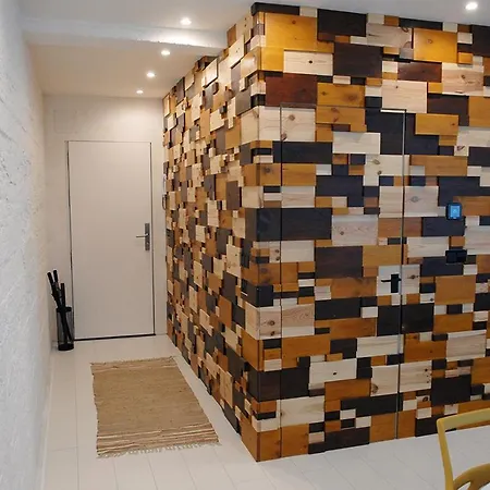 Golden & White Apartment *