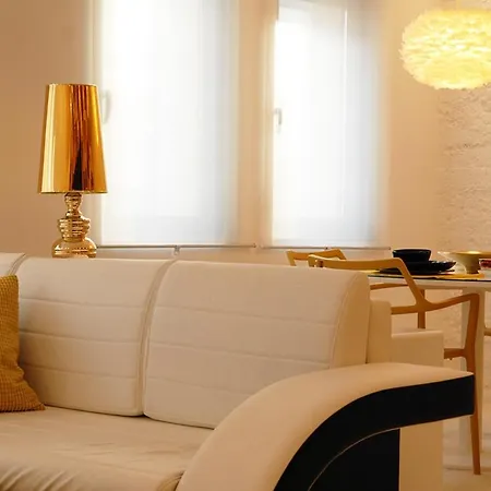 Apartment Golden & White *