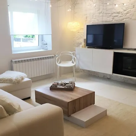 Apartment Golden & White