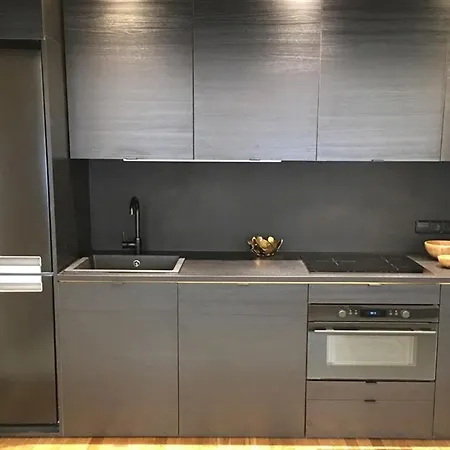 Golden & White Apartment *