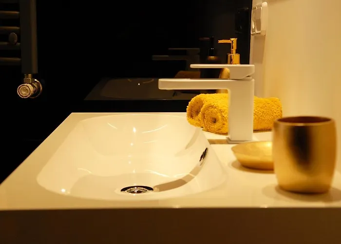 Διαμέρισμα Golden & White *