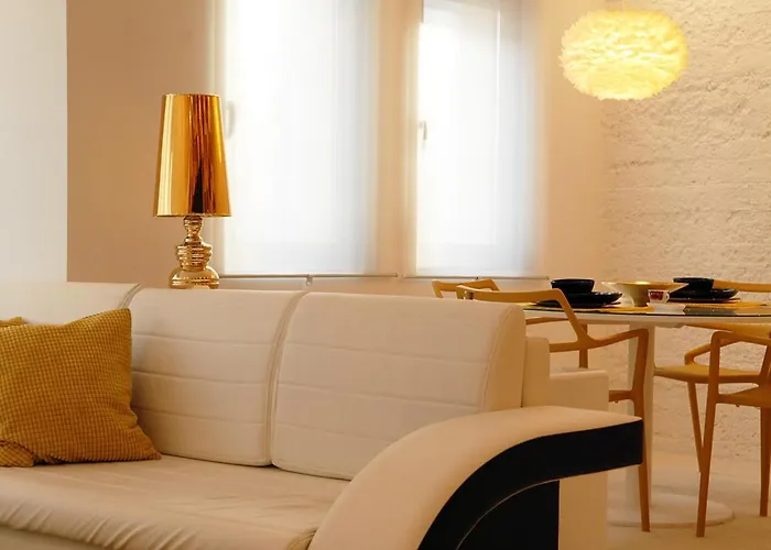 Διαμέρισμα Golden & White *